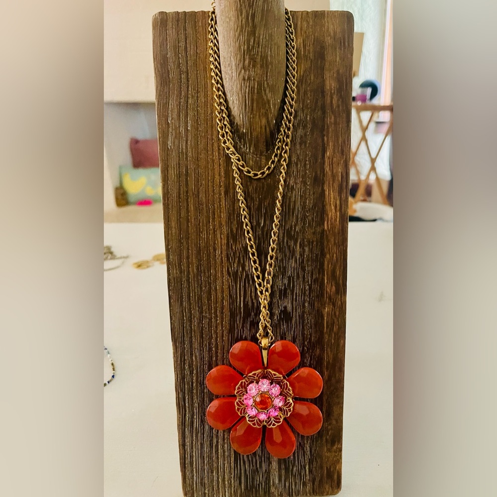 Fun flower necklace - Picture 3 of 4